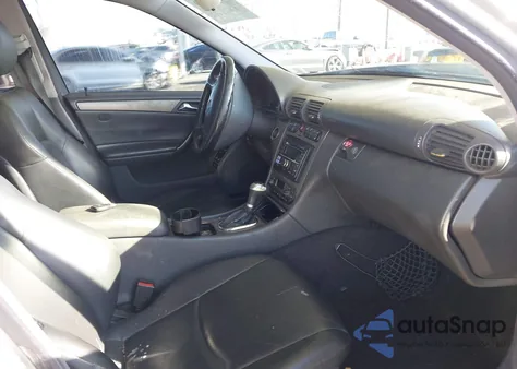 2003 Mercedes-Benz C 320 Sport z USA, uszkodzony, nr VIN WDBRF64JX3F395882